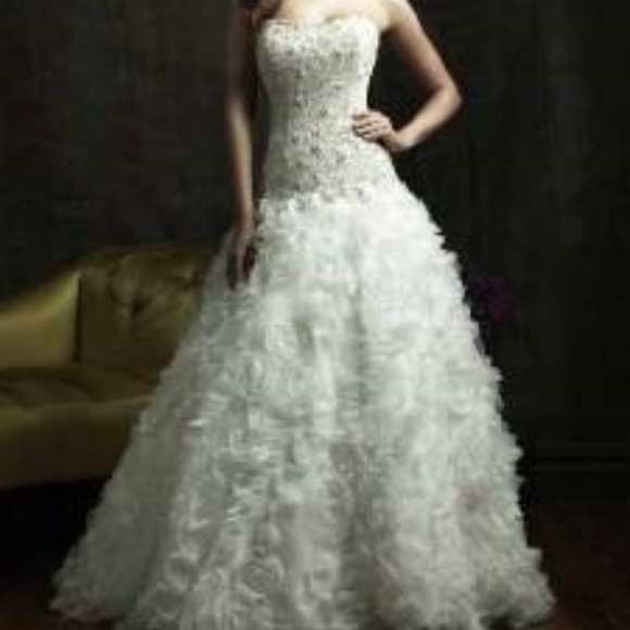 Wedding Dress Size 10 - Picture 3 of 9